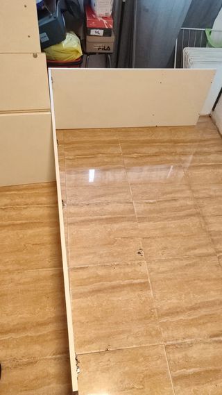 Armario blanco de madera