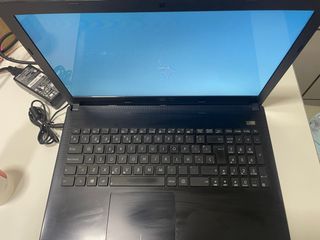 Portátil ASUS i3 4GB RAM 320GB + Cargador