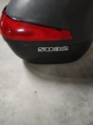 Cajón Baúl Moto Negro y Rojo