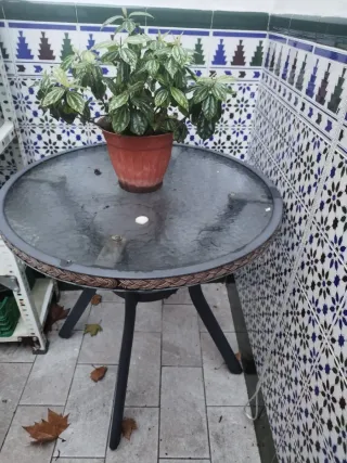 Mesa de terraza redonda cristal y metal