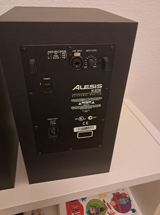 Monitores Alesis M1 MkII Active