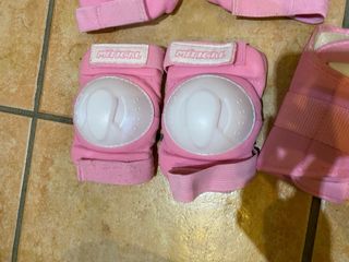 Conjunto protecciones patinaje rosa