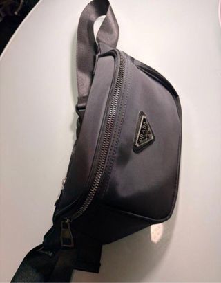 Riñonera Prada Negra