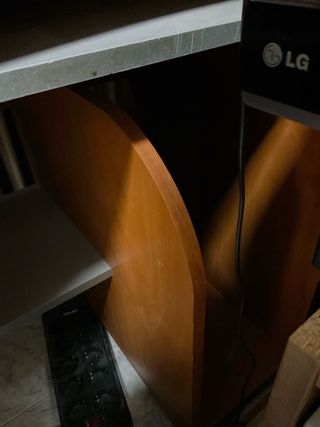 Escritorio de ordenador curvo