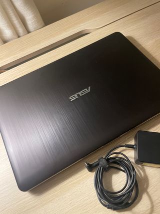 Portátil Asus X540L Series Negro/dorado
