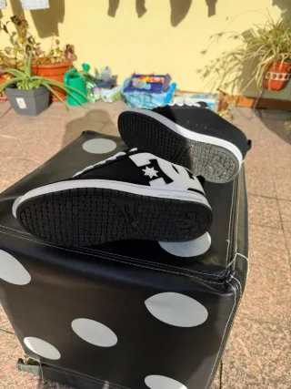 Tenis DC Shoes Negros y Blancos
