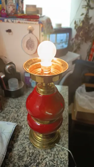 Candeeiro de mesa vintage vermelho e dourado