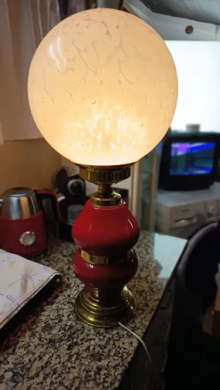 Candeeiro de mesa vintage vermelho e dourado