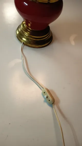 Candeeiro de mesa vintage vermelho e dourado