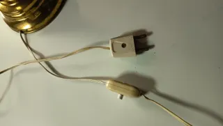 Candeeiro de mesa vintage vermelho e dourado