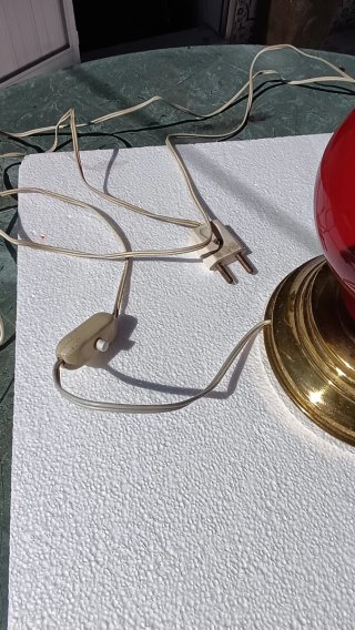 Candeeiro de mesa vintage vermelho e dourado