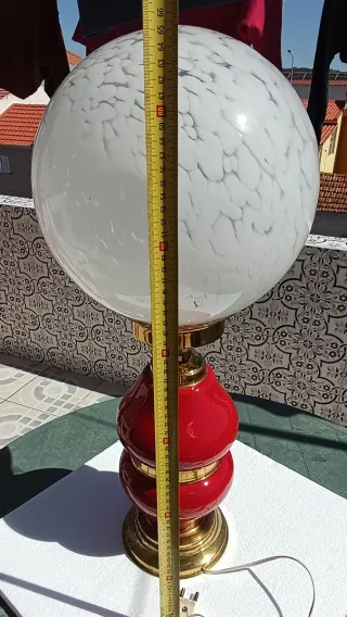 Candeeiro de mesa vintage vermelho e dourado