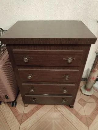 Máquina de coser Sigma negra y dorada