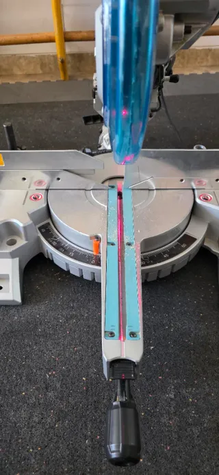 Sierra ingletadora Makita  telescopica