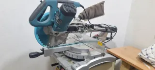 Sierra ingletadora Makita  telescopica