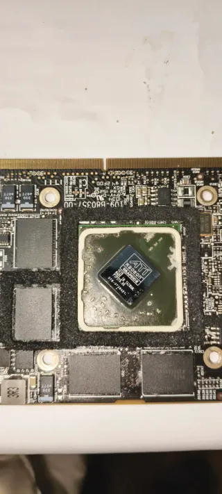 ATI Mobility Radeon HD 4670 512MB