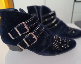 Botines Stradivarius azul t.37/38 tachas