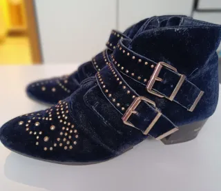 Botines Stradivarius azul t.37/38 tachas