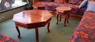 Mueble marroquí con cojines florales