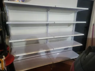 Estantería de pared metálica