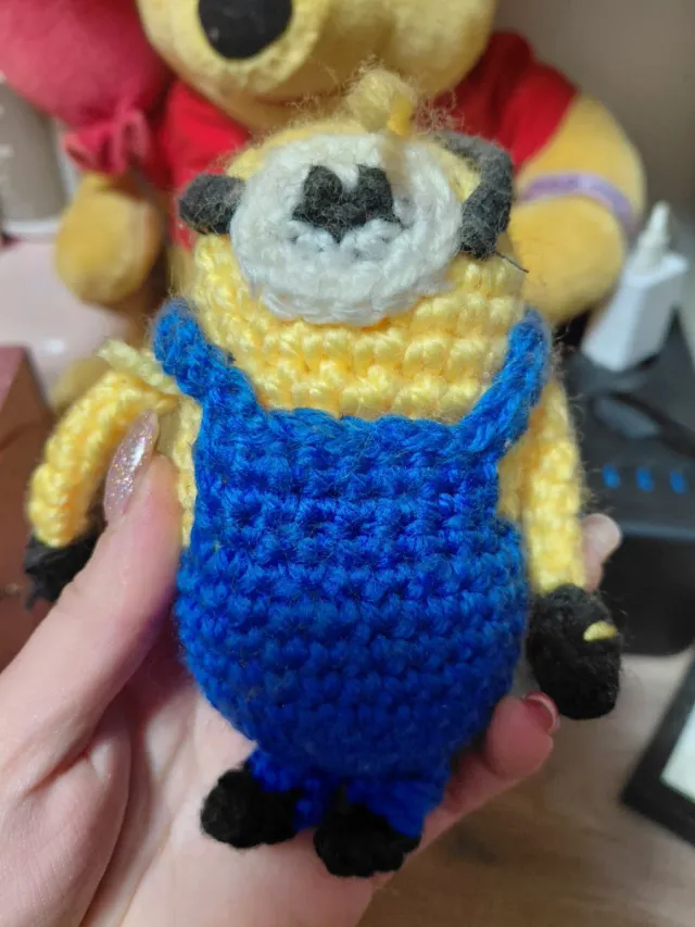 Minion de ganchillo hecho a mano