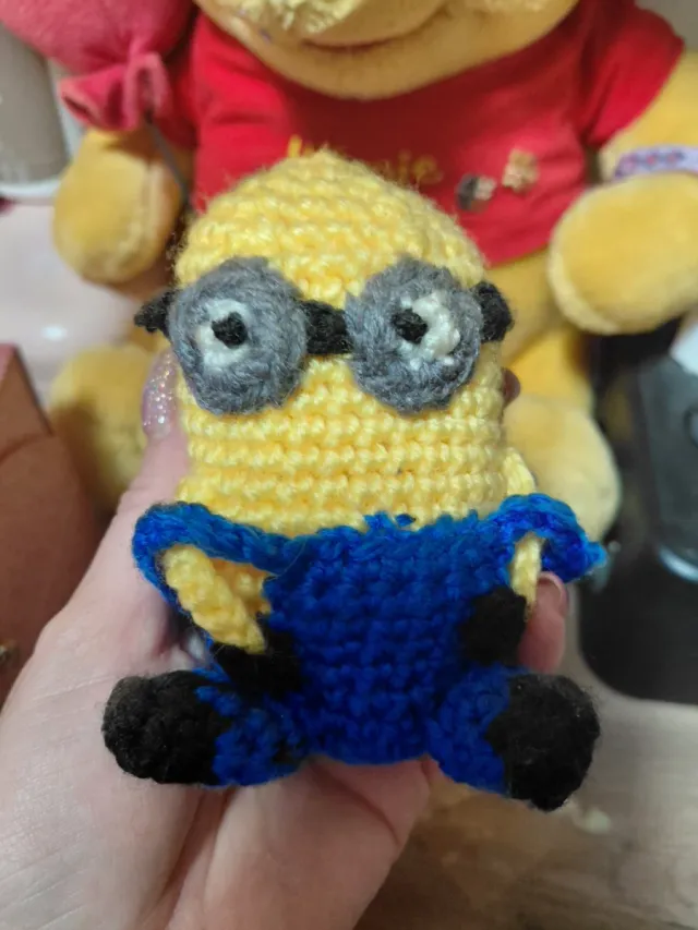 Minion de ganchillo hecho a mano