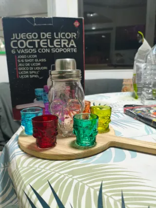 Juego Licor Coctelera Calavera 6 Vasos