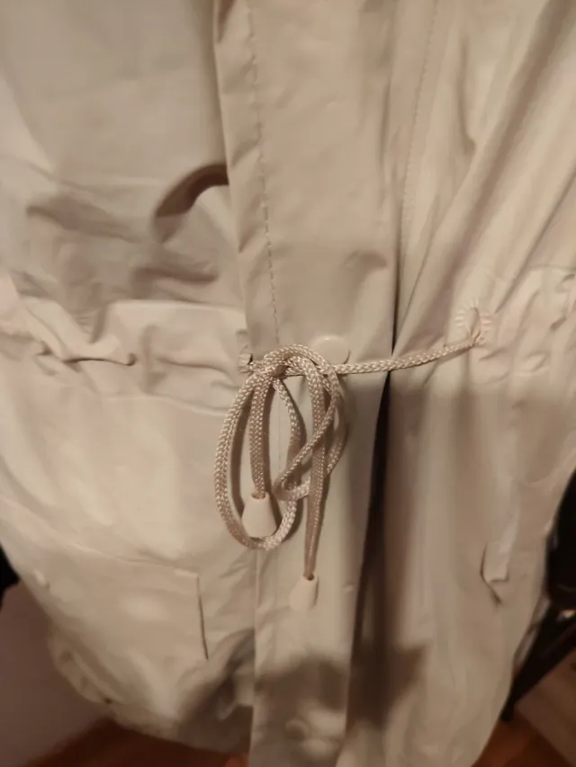 Gabardina fina impermeable beige Talla L