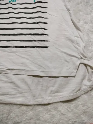 Camiseta blanca con estampado