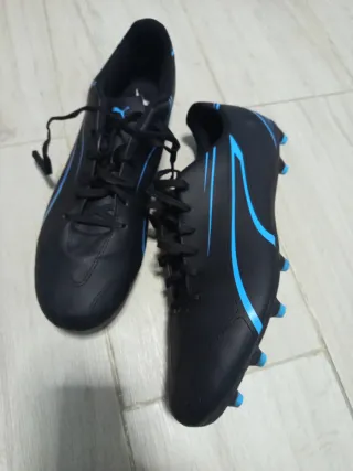 Botas de fútbol Puma, negras y azules Talla 46