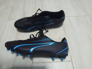 Botas de fútbol Puma, negras y azules Talla 46