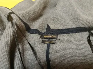 Capa con capucha y rayas