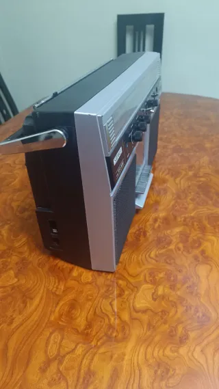 Boombox Sankei TCR-8880 Radio Cassette