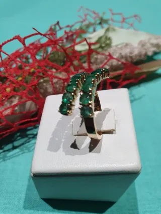 Anillo Oro 18k con Esmeraldas