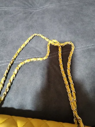 Bolso piel amarillo acolchado