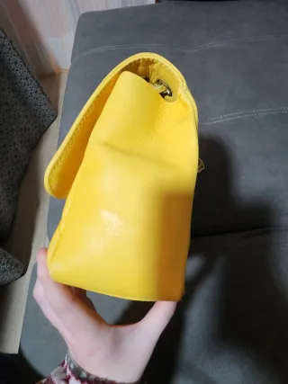 Bolso piel amarillo acolchado