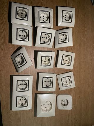 Enchufes y Marcos Simon