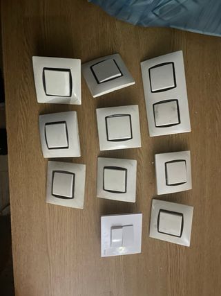 Enchufes y Marcos Simon