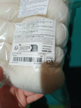 10 Gomitoli di lana bianca