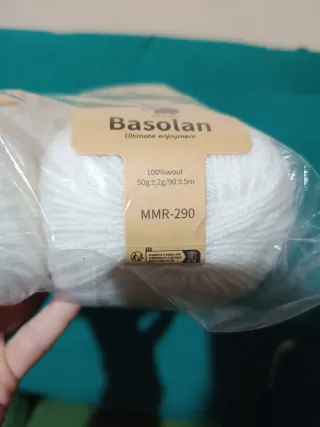 10 Gomitoli di lana bianca