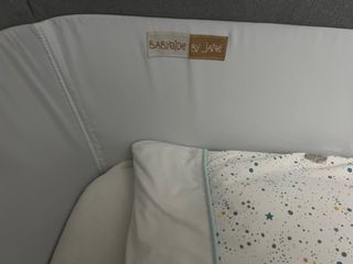 Minicuna bebé gris colecho