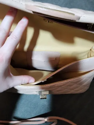 Bolso piel beige acolchado