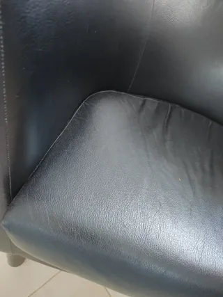 Sillón de diseño en cuero negro