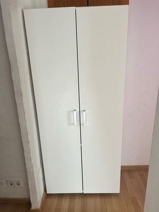 Armario blanco puertas