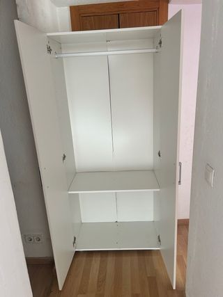 Armario blanco puertas