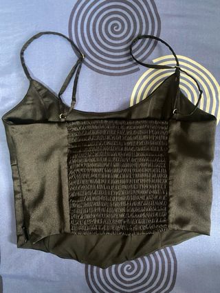 Top negro satinado tirantes