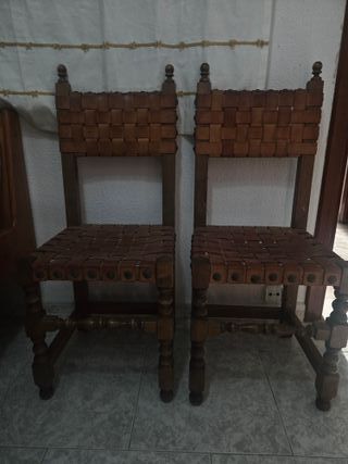 Mesa, banco rinconera y sillas rústicas