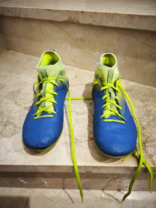 Botas de fútbol azules y amarillas Número 36