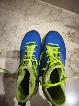 Botas de fútbol azules y amarillas Número 36