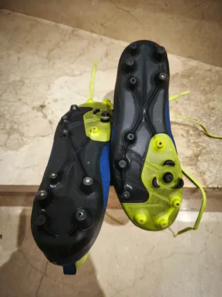 Botas de fútbol azules y amarillas Número 36